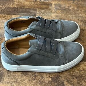 REPORT Rowdy Grey Suede Slip On Sneakers Size 6